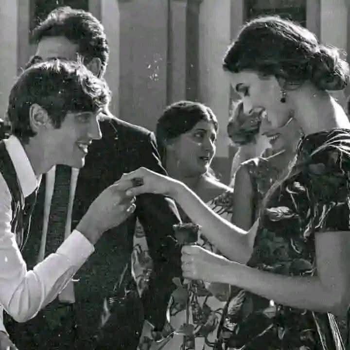 Mango_peopel's tweet image. خوبصورت عورت ملنے پر پہلے والی کو چھوڑ دینا ہجرت کہلاتا ہے بے وفائی نہیں
😉🫣