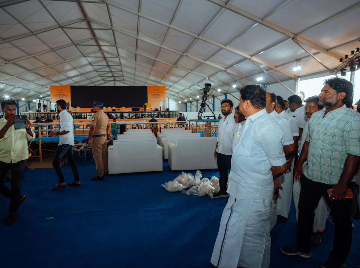 NainarBJP's tweet image. மாண்புமிகு பாரத பிரதமர் திரு.@Narendramodi அவர்கள் புதுப்பிக்கப்பட்ட தூத்துக்குடி விமான நிலையத்தின் புதிய டெர்மினல் கட்டிடத்தை திறந்து வைக்க நாளை வருகை தருகிறார். இதையொட்டி, திறப்பு விழாவுக்கான ஏற்பாடுகள் குறித்து ஆய்வு செய்தேன். மேலும், பாதுகாப்பு ஏற்பாடுகள் குறித்து காவல்துறை…