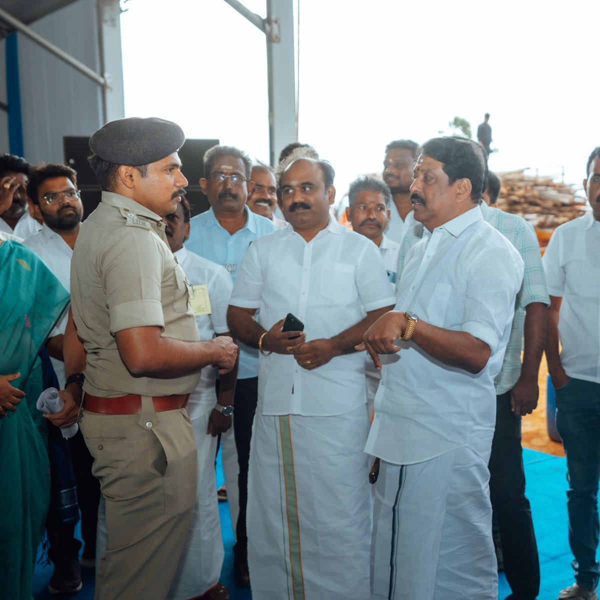 NainarBJP's tweet image. மாண்புமிகு பாரத பிரதமர் திரு.@Narendramodi அவர்கள் புதுப்பிக்கப்பட்ட தூத்துக்குடி விமான நிலையத்தின் புதிய டெர்மினல் கட்டிடத்தை திறந்து வைக்க நாளை வருகை தருகிறார். இதையொட்டி, திறப்பு விழாவுக்கான ஏற்பாடுகள் குறித்து ஆய்வு செய்தேன். மேலும், பாதுகாப்பு ஏற்பாடுகள் குறித்து காவல்துறை…