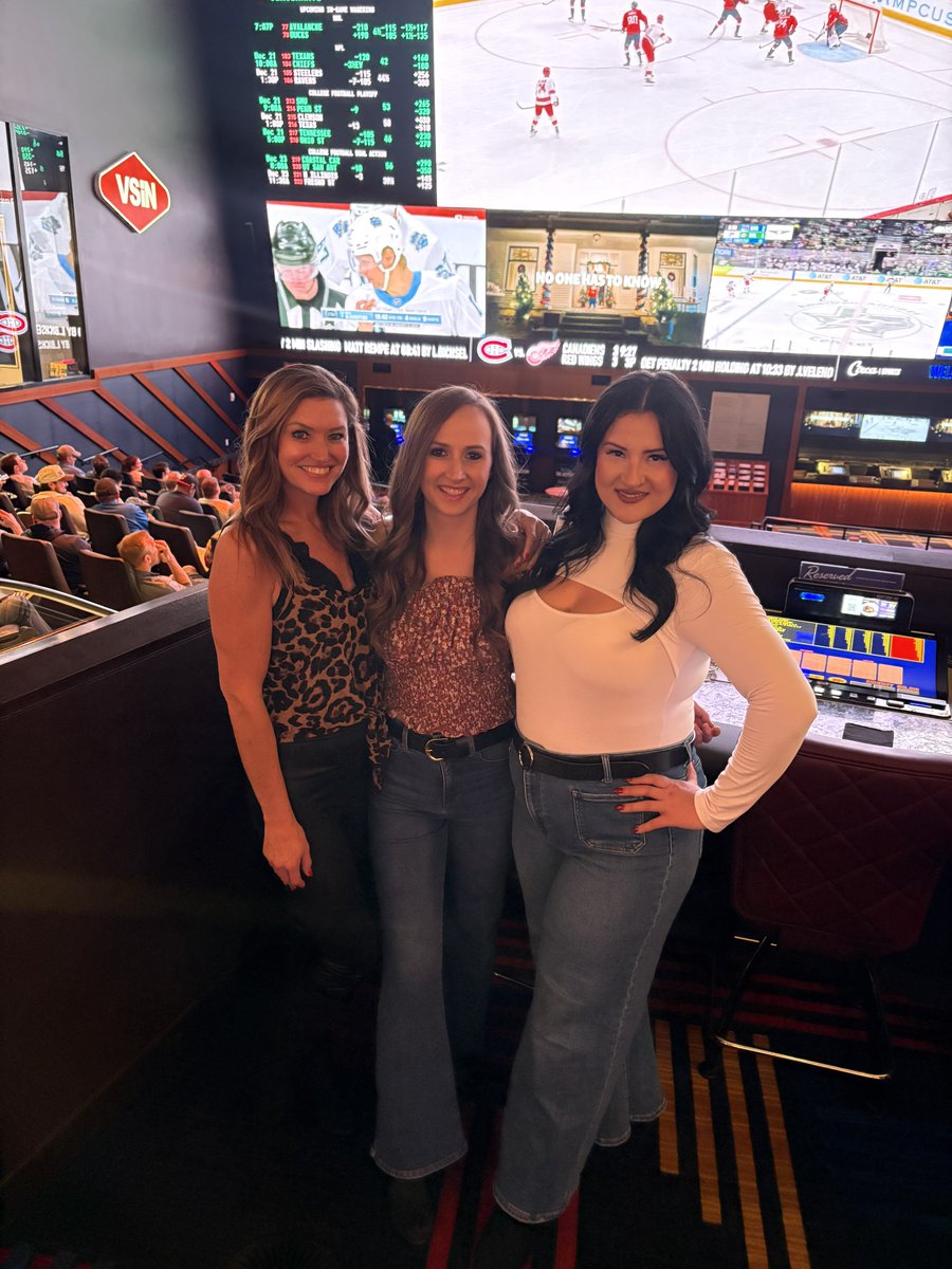 TayDoll1010xl's tweet image. Happy happy birthday to one of my favorites, @1010XLLauren !!!!