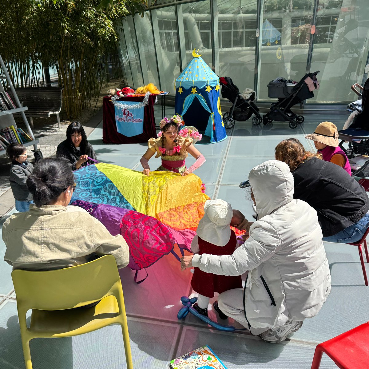 TransitCenterSF's tweet image. Come by to TJPA Salesforce Park today, 7/25, for a magical experience! 🧚

TGIFairies led by @magicdelivered takes place every Friday at 10 a.m. for kids ages 5 to 9 ✨

#salesforcepark
#salesforcetransitcenter
#meetusindowntownsf
#family
#free
#downtownsf