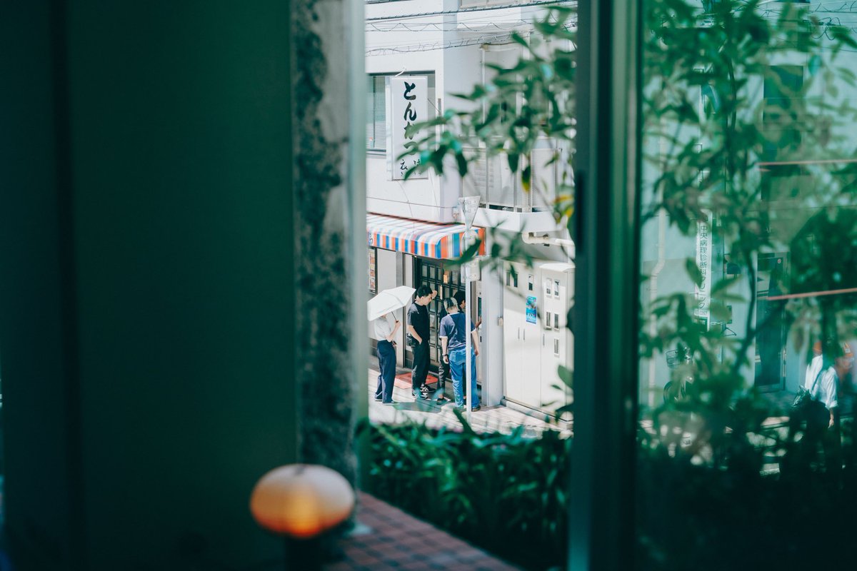 SOIL Nihonbashi Hotelからのこのとんかつビューが好き。

イタリアに行ったとき、ホテルの窓から街を見下ろすとTRATTORIAのサインが煌々と輝いていて「遠くへきたなぁ」と旅のロマンを感じた。それとほぼ同じだと思っているのだが笑