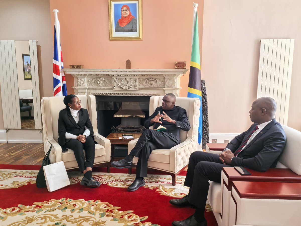 MbelwaK's tweet image. Ninamshukuru Mkuu wa Chuo cha Biashara @cbeofficial1965 Prof Edda Lwoga kwa kutembelea Ubalozini leo jijini London. Katika mazungumzo yetu tumekubaliana kukiunganisha Chuo cha CBE na taasisi za elimu ya juu nchini Uingereza na Ireland kwa ajili ya kuanzisha mahusiano katika…