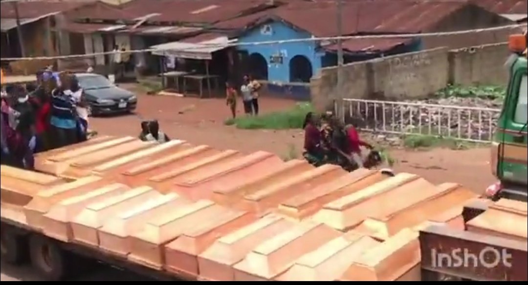 DefenceTimesNG1's tweet image. 🚨Breaking: Ongoing mass burial ceremony of the 27 victims k!lled during the herdsmen attåck last Tuesday in Riyom community, Plateau State, Nigeria 😢💔