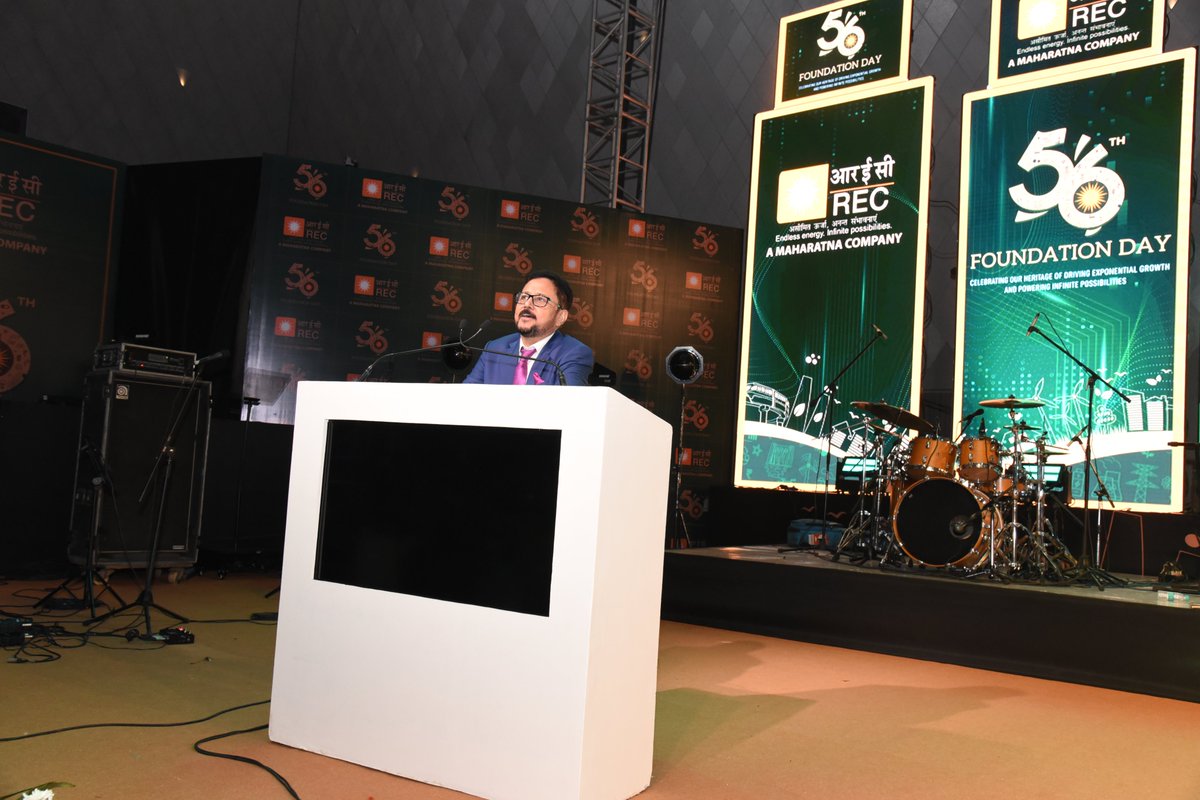 RECLindia's tweet image. What a glittering evening it has been as we celebrated the 56 years of remarkable journey for REC!
Concluding the ceremony, Sh. Harsh Baweja, on behalf of the entire REC family, expressed his heartfelt gratitude to Sh. Shripad Yesso Naik, Hon'ble Minister of State for Power &…