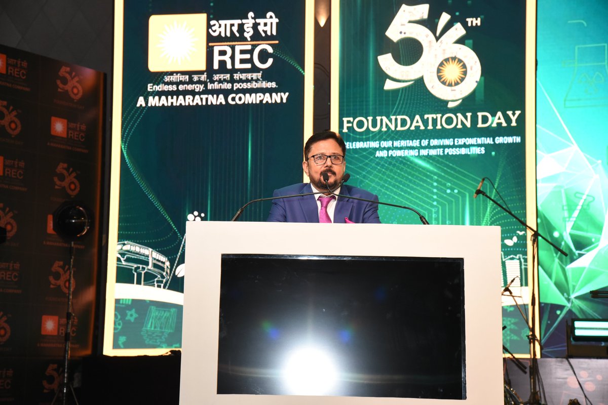 RECLindia's tweet image. What a glittering evening it has been as we celebrated the 56 years of remarkable journey for REC!
Concluding the ceremony, Sh. Harsh Baweja, on behalf of the entire REC family, expressed his heartfelt gratitude to Sh. Shripad Yesso Naik, Hon'ble Minister of State for Power &…