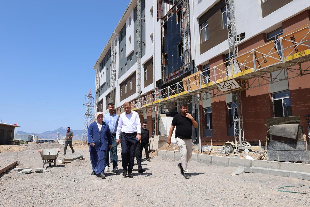 📍Sütçü İmam Üniversitesi Yerleşkesi
Kredi Yurtlar Kurumumuzun yapımı devam eden 2175 kişilik Kız Öğrenci, 1332 kişilik Erkek Öğrenci  yurt inşaatlarında incelemelerde bulunduk….