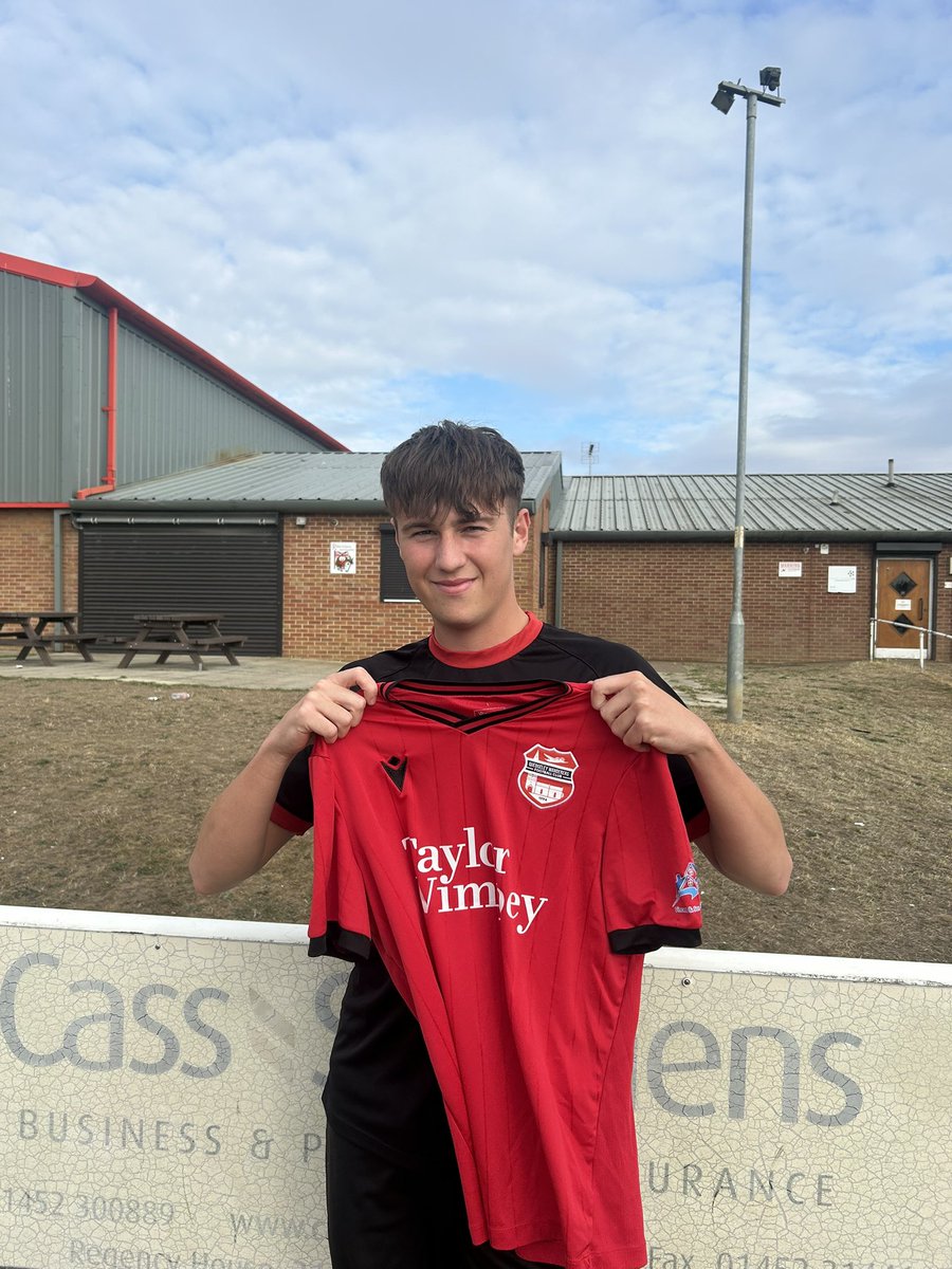 Reynolds stays!🔥 

Harry Reynolds stays a wanderer for the 25/26 season! With interest coming from a number of clubs this year we’re glad to keep hold of Harry to help build the coming project at the football club! 

Harry is available for sponsor 🔥🔴⚫️