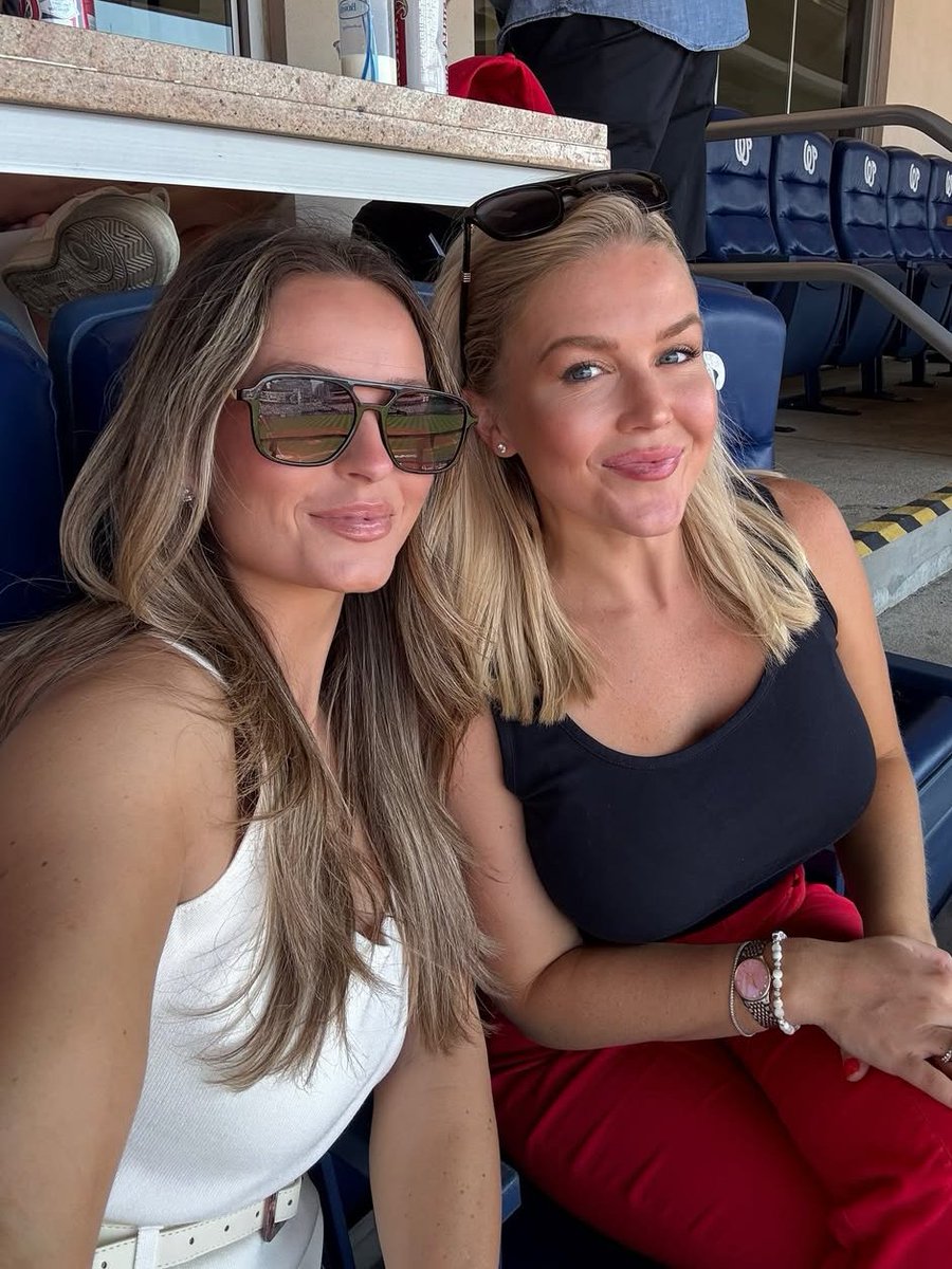 Thumbs 👍 for these Conservative women; the real queens of confidence and beauty.