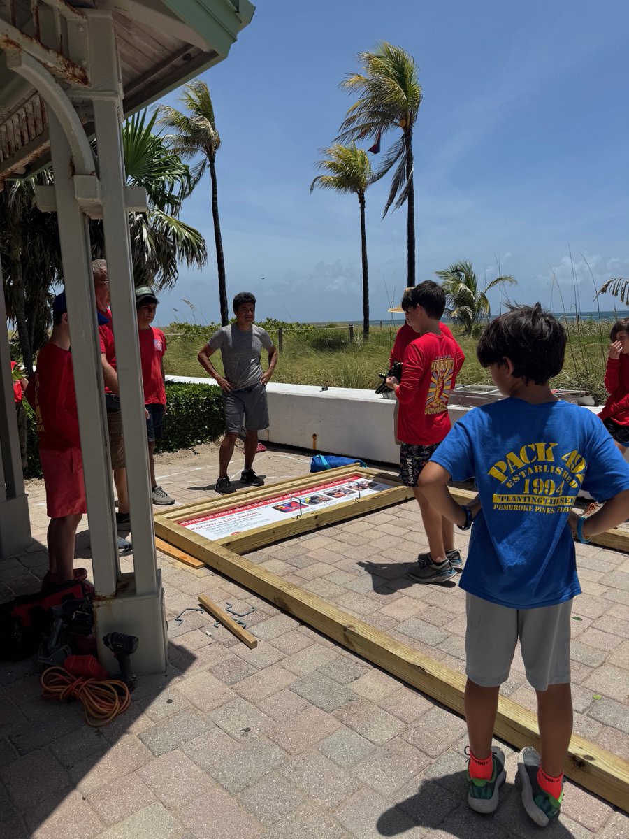 JDCHospital's tweet image. Broward leads Florida in pediatric drownings. On World Drowning Prevention Day, let's take action.
@safekids Broward, led by us & @mhshospital, teamed up with Eagle Scouts + @HealthyFla to build free Life Jacket Loaner Stands across Broward.
🔗🔗: jdch.com/blog/2021/06/h…