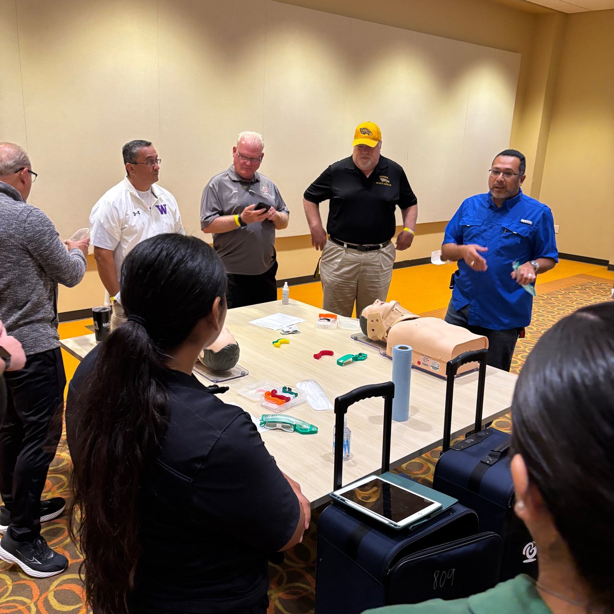 ActionMedCo's tweet image. We’re leading #pitcrewsportsemergencycare💯% interprofessional labs today at the Texas Emergency Athletic Management Seminar (TEAMS) in Edinburg (TX) Conference Center at Renaissance!!