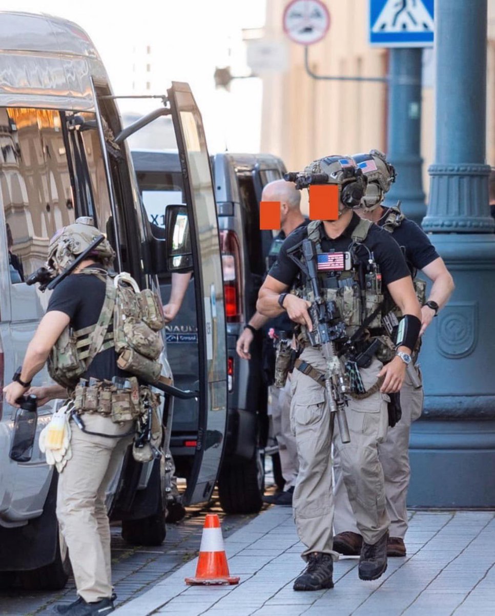 uncle_fury's tweet image. 10th SFG Green Berets of the Critical Threats Advisory Company PSD Former President Biden during the Poland Summit in 2023
