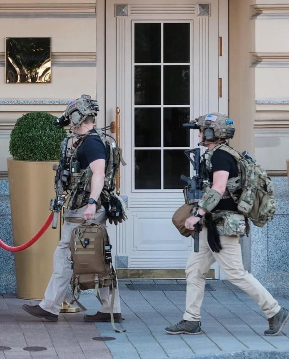 uncle_fury's tweet image. 10th SFG Green Berets of the Critical Threats Advisory Company PSD Former President Biden during the Poland Summit in 2023