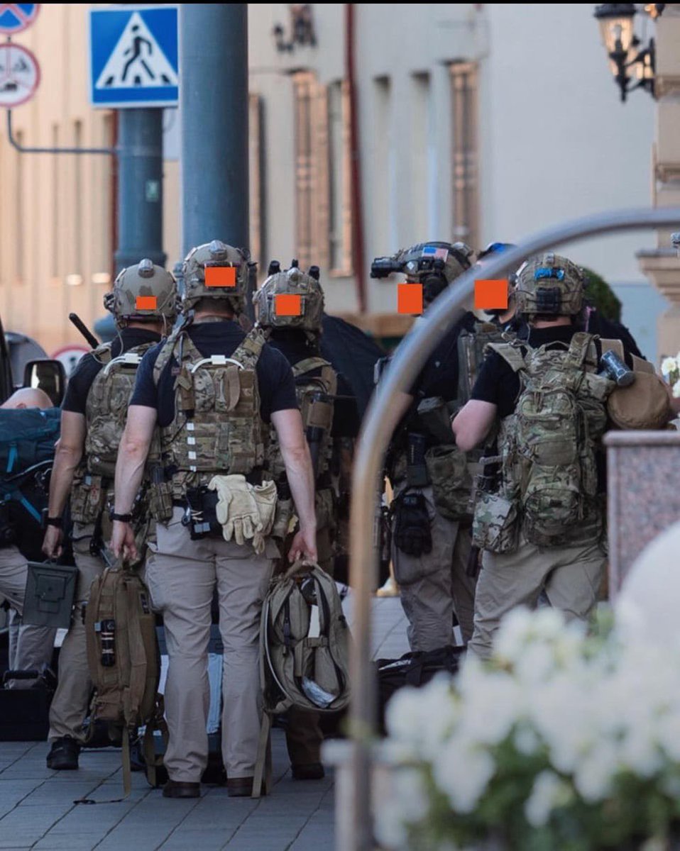 uncle_fury's tweet image. 10th SFG Green Berets of the Critical Threats Advisory Company PSD Former President Biden during the Poland Summit in 2023