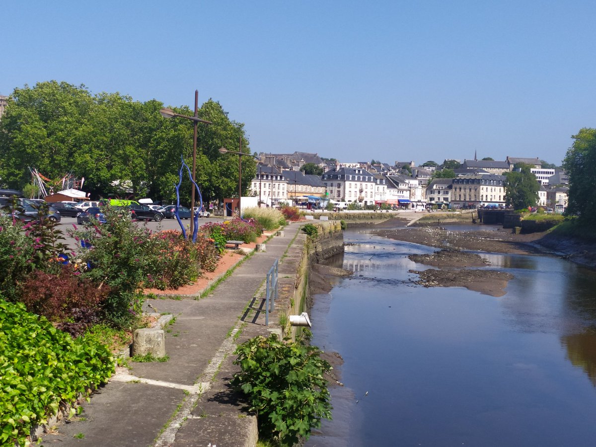 Journée à Lannion en compagnie de <a href="/NilCaouissin/">Nil Caouissin</a> et d'une invitée mystère pour préparer un prochain livre sur le #logement, bientôt édité aux Presses Populaires de Bretagne. <a href="/Peuplebreton/">Le Peuple breton Magazine</a> <a href="/UDB__/">Union Dém. Bretonne</a>