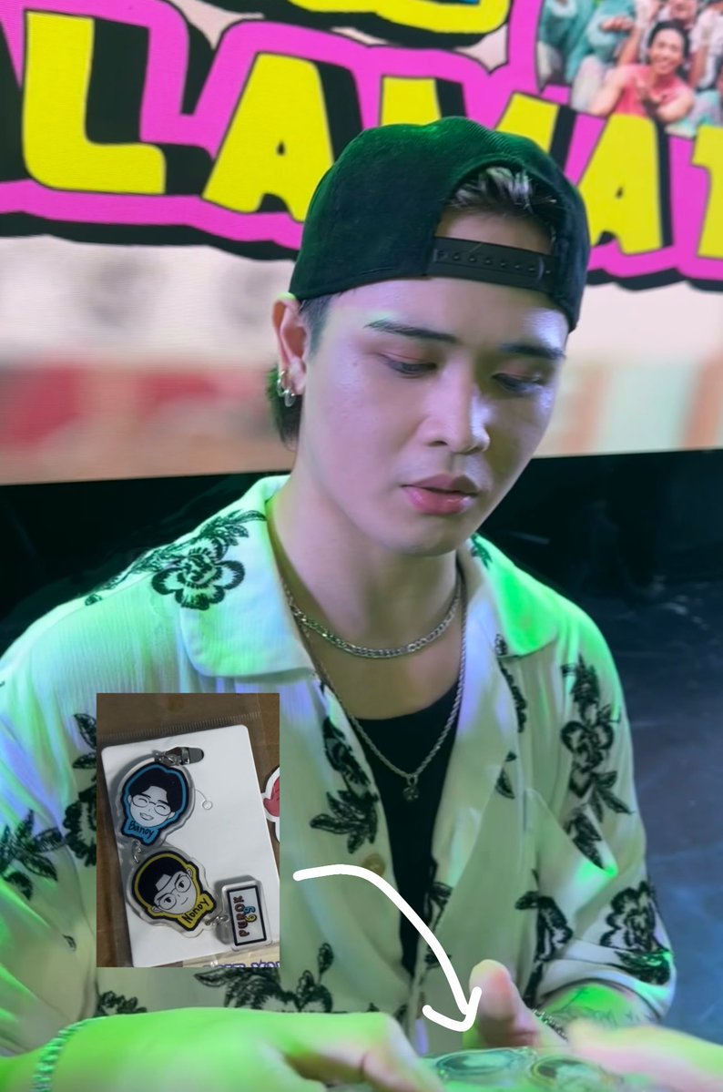 clam11th's tweet image. nabigyan ko na si @AlasDaGreat ng banoy & nonoy (purok 69) keyring 😭 HAHAHA