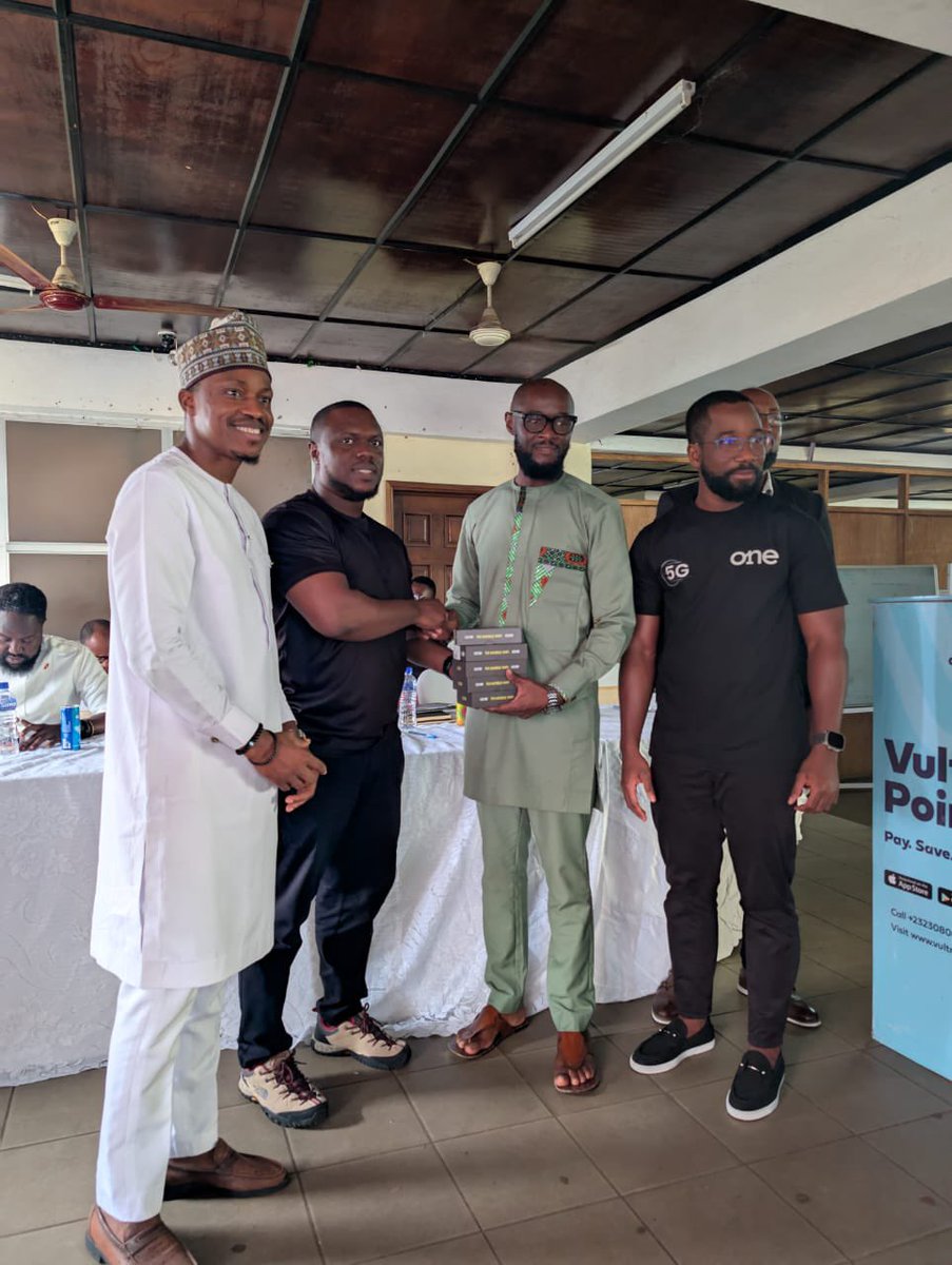 One_Mobile_SL's tweet photo. Boosting digital learning!  One Mobile donates Alafia 5G MiFi's to IPAM lecturers, empowering academic excellence 

#DigitalLearning #EducationEmpowerment https://t.co/NmWS8E0YdR