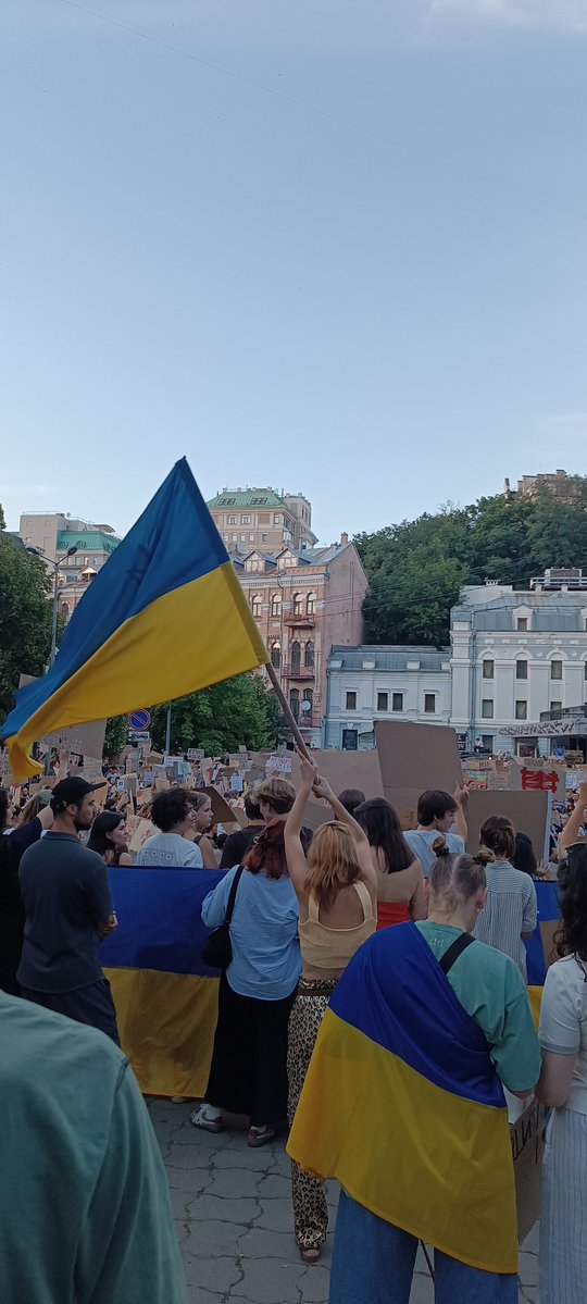 joseph__place's tweet image. To those manipulating the protests, to say people want rid of Zelensky. I'll provide you a quote of a protestor I spoke to:
"We don't want Zelensky to go. We want him to hear our roar, to understand we are here, and won't go anywhere until he protects NABU's independence"