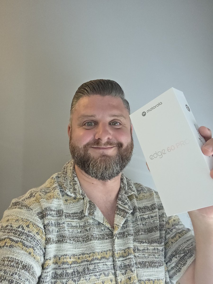 Really excited to announce I've been added to the Motovator programme and my first device is in to start #mymotolife 
The Edge 60 Pro in Dazzling Blue 💙 
I can't wait to share my experience with it.
Massive thankyou <a href="/motorolaUK/">Motorola UK</a> <a href="/WilkinLee/">Wilkin Lee</a> for giving me this opportunity 😎❤️