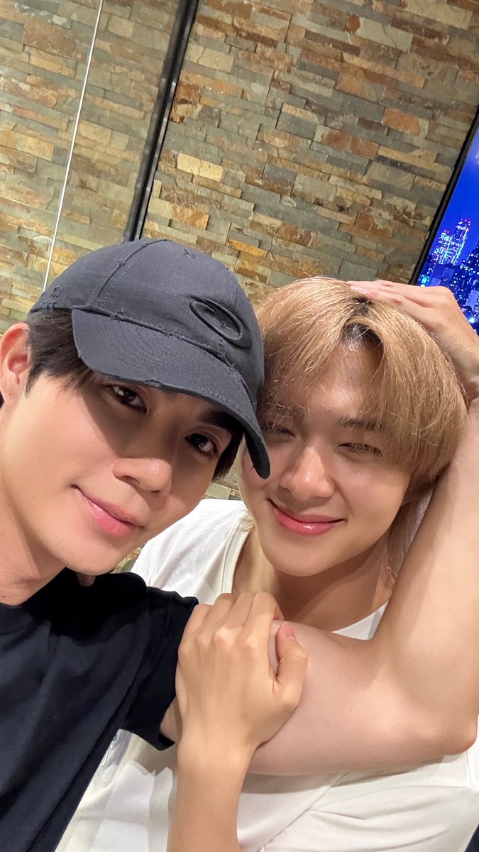 zee_pruk's tweet image. Happy Birthday to the one who makes my world brighter every day 🤍🥳