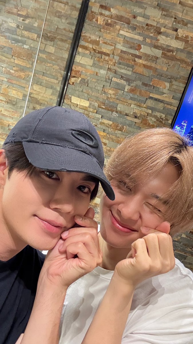 zee_pruk's tweet image. Happy Birthday to the one who makes my world brighter every day 🤍🥳