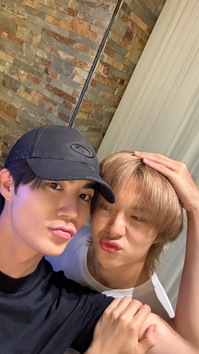 zee_pruk's tweet image. Happy Birthday to the one who makes my world brighter every day 🤍🥳