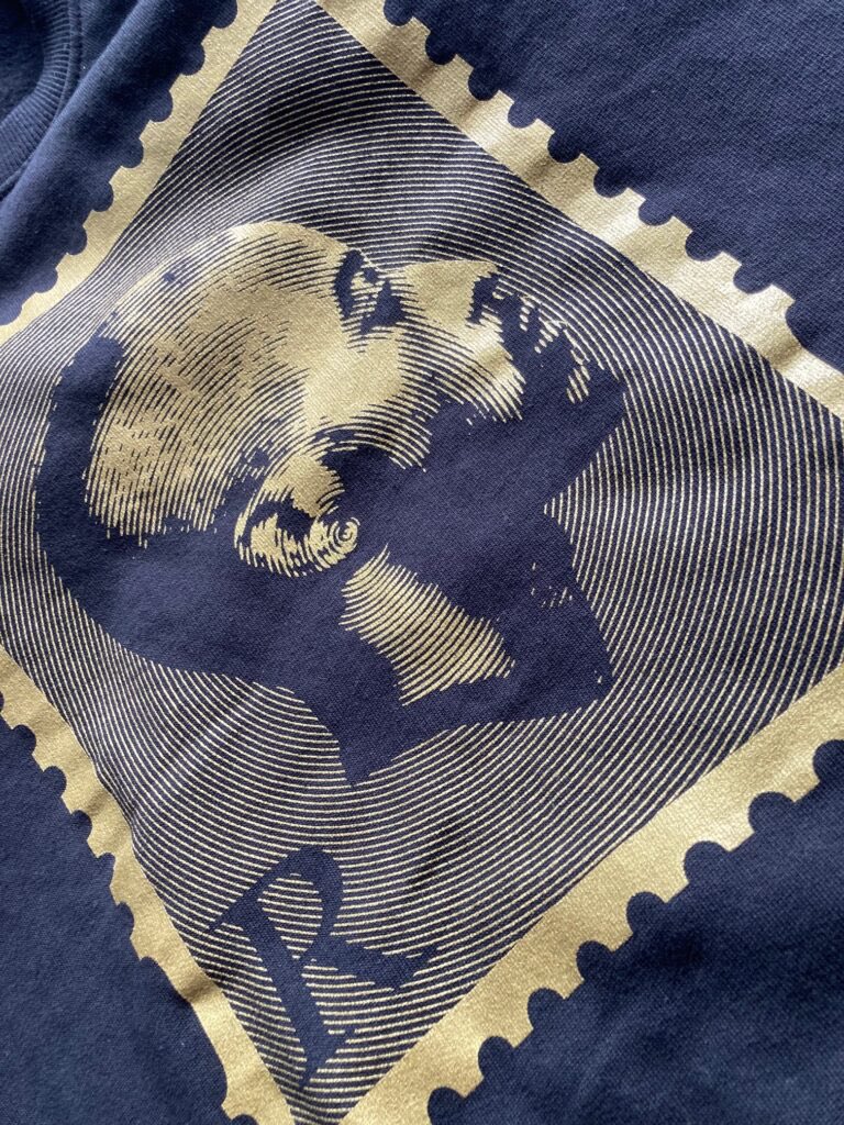 madina_design's tweet photo. The Rakim ‘R’ Stamp Tee in Black & Gold is a tribute to the god MC himself. Saluting one of the greatest to ever bless the mic, this one’s for the real heads who know the legend. 🖤💛 #Rakim #KnowTheLedge #EricBandRakim #HipHopLegend #GodMC
https://t.co/lv0ScBiUot https://t.co/tVVBcGvysq