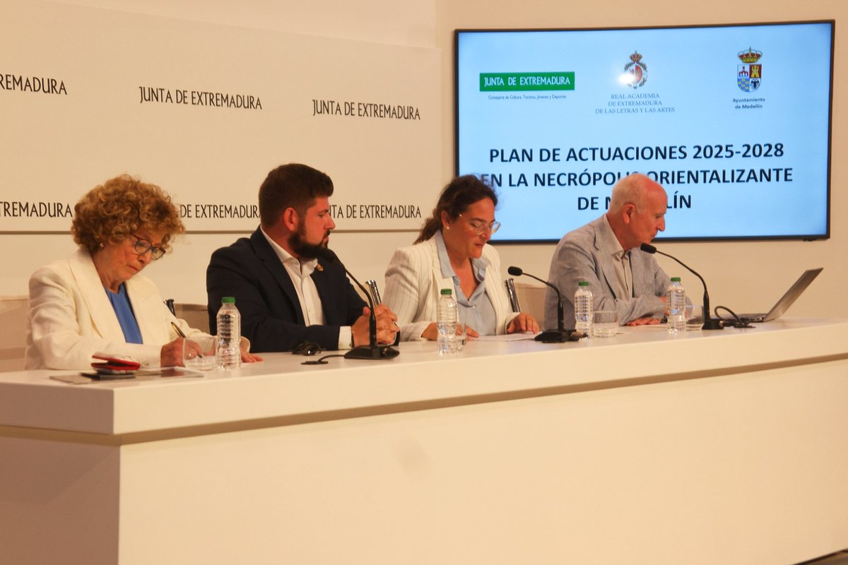 RafaMateosT's tweet photo. ✅️ Hoy es un día histórico para Medellín y para toda Extremadura.

🏛 Tras muchos meses de trabajo y dedicación, el Ayuntamiento de Medellín, la Junta de Extremadura y la Real Academia de Extremadura unen sus fuerzas para retomar las excavaciones arqueológicas en la Necrópolis tartésica de Medellín, que finalizaron en 1986.

🤝🏻 Las tres entidades hemos firmado un convenio de colaboración para la investigación arqueológica, protección y difusión de este importante yacimiento orientalizante de la Península Ibérica. 

ℹ️ La Junta de Extremadura aporta la financiación (245.000€ en 4 anualidades), el Ayuntamiento de Medellín gestiona los fondos y ejecuta el plan de actuaciones, y la Real Academia de Extremadura se encarga de la dirección científica de la intervención y del asesoramiento técnico.

➡️ Queremos agradecer a la Consejería de Cultura de la Junta, y también particularmente a la Dirección General de Patrimonio Cultural, su empeño y su compromiso para que este convenio haya salido adelante. 

🏺 Esta iniciativa no sólo pone en valor nuestro rico patrimonio cultural, generando empleo y riqueza, sino que también impulsa la investigación de una de las culturas más antiguas y fascinantes de la Península Ibérica. Gracias al compromiso institucional, podremos desenterrar nuevos hallazgos que nos ayudarán a comprender mejor la vida y las creencias de los tartesios.