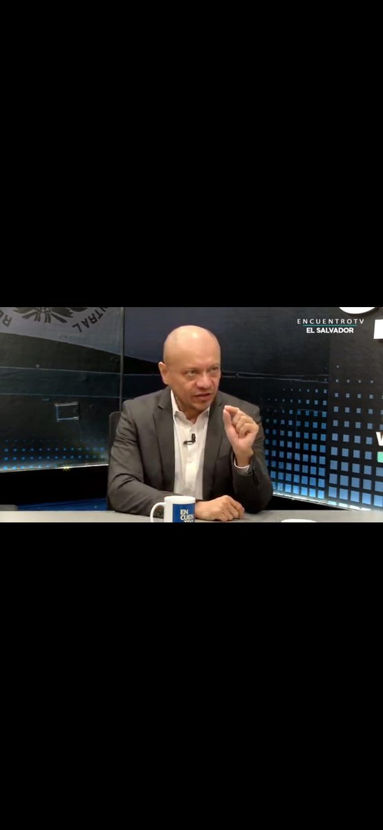 El antropólogo Marvin Aguilar pidió a Nayib Bukele que, "si de verdad estuvo en la negociación para canjear a los prisioneros del CECOT, por qué negoció la liberación del estadounidense de origen venezolano, Dahud Hanid Ortiz", condenado en Venezuela a 30 años de prisión, autor