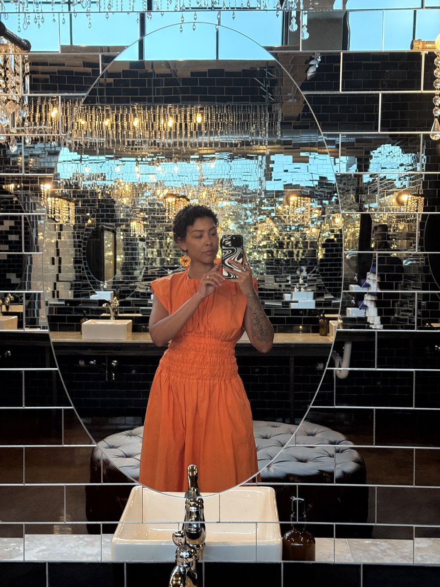 Swopes's tweet image. 🍊✨