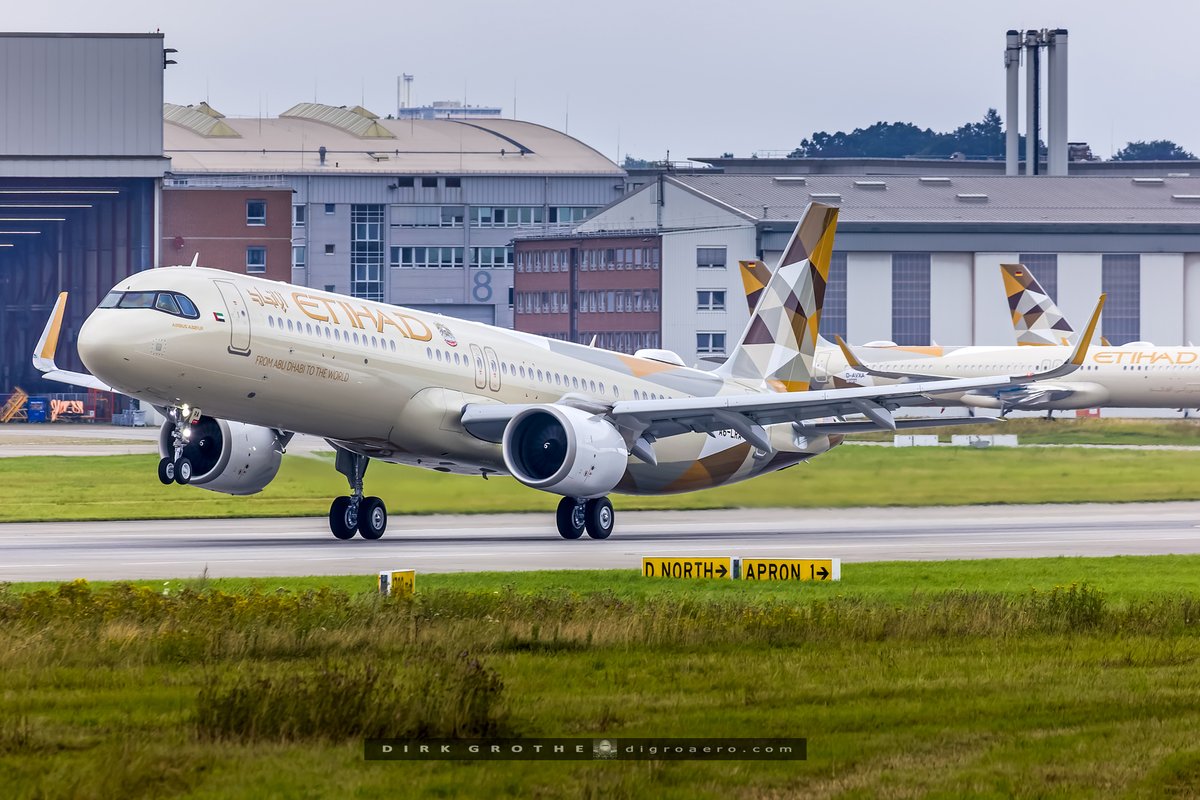 digro65's tweet image. Delivery flight today from @Airbus Hamburg to Abu Dhabi for the first @etihad Airways A321LR A6-LRA after the handover ceremony yesterday...
In the background you can see the next two A321 LR for Etihad...