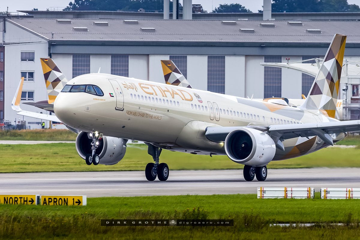 digro65's tweet image. Delivery flight today from @Airbus Hamburg to Abu Dhabi for the first @etihad Airways A321LR A6-LRA after the handover ceremony yesterday...
In the background you can see the next two A321 LR for Etihad...