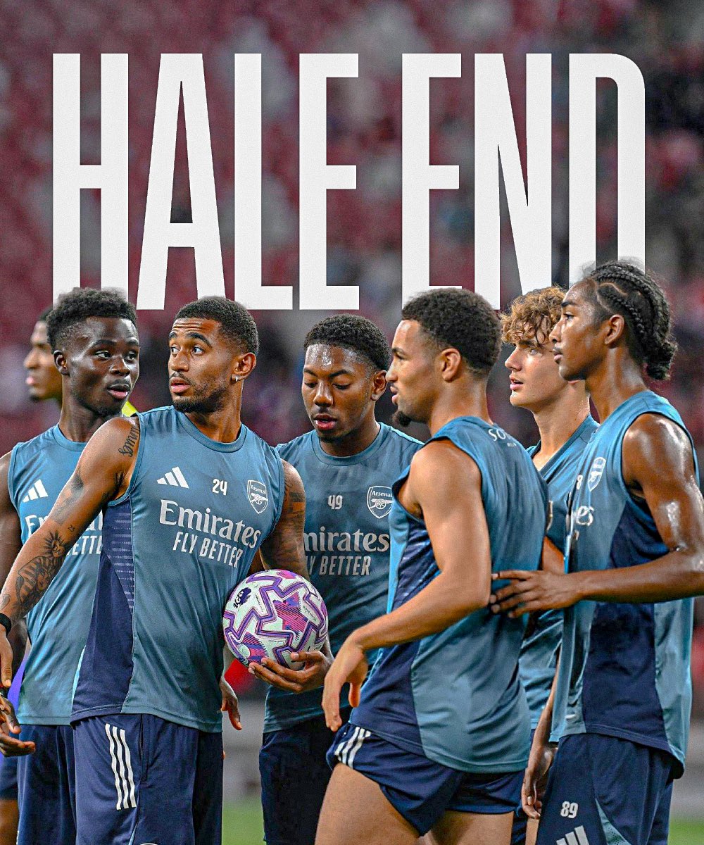 Hale End all in one picture during the open training session in Singapore today. 🇸🇬