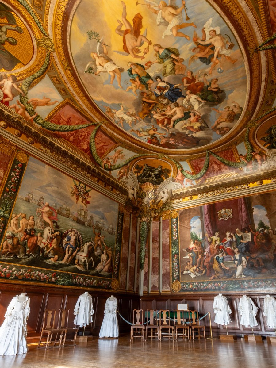 HRP_palaces's tweet image. Don't forget to look up 👀 The Georgian and Stuart Apartments at Hampton Court Palace are a feast for the eyes. Do you have a favourite ceiling at one of our palaces?
📍 The King's Staircase, the Drawing Room and the Queen's Stairs at Hampton Court Palace.