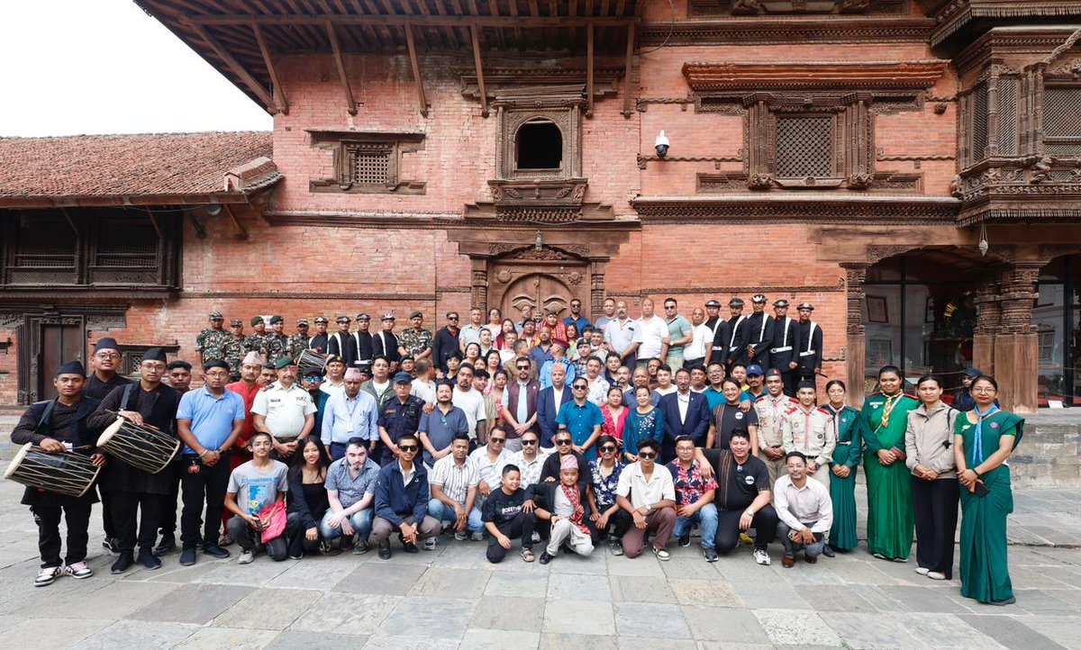 Himalayabiraj's tweet image. आज हनुमानढोका दरबारमा श्री शार्दुल जङ्ग गुल्म तथा दरबार हेरचाह अड्डाको समन्वयमा “स्वागत तथा फेरी भेटौंला कार्यक्रम” सम्पन्न।
निवर्तमान गुल्मपति सेनानी अनिल श्रेष्ठज्यूप्रति आभार,नवगुल्मपति सेनानी सुमित राज मल्लज्यूलाइ शुभकामना।
नेपालको जय होस्!🇳🇵
जय तलेजु भवानी ✊
@NepaliArmyHQ