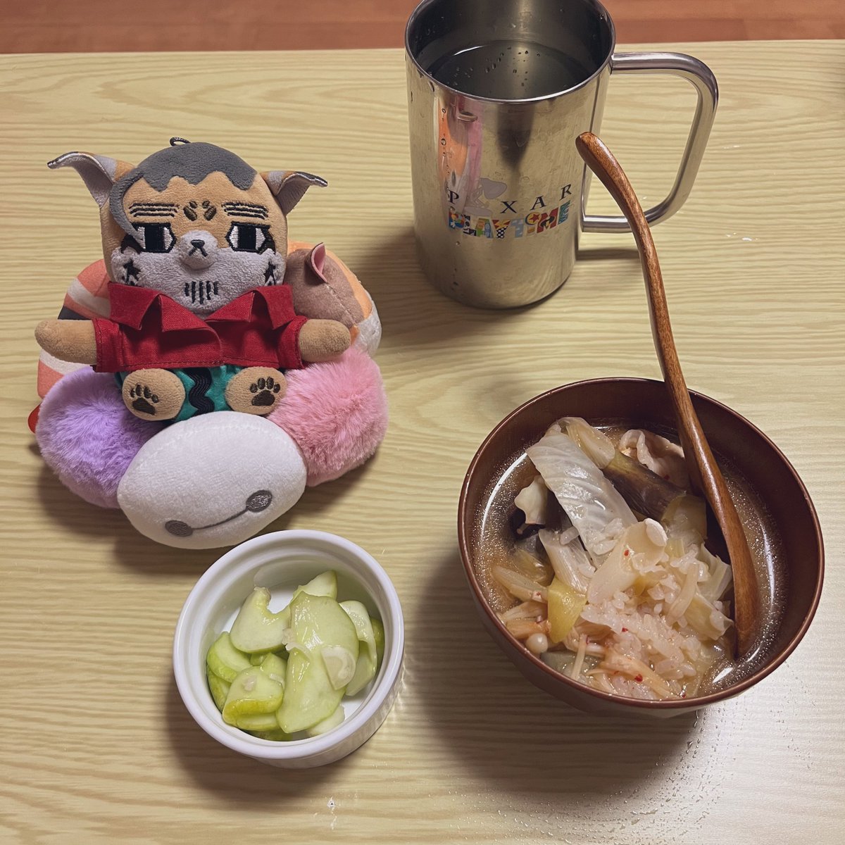 sgar1015's tweet image. ここ最近の不摂生をチャラにしようと、気をつけてるんですけど、どうですかフォゼ尾さん？？？

フォゼ尾「食事はいいかもしれないが、食後のアイスは控えろよ」

☺️💦

フォゼ尾「明日もコメダのポケモンコラボ行くの、知ってるんだからな」

🫠🫠🫠