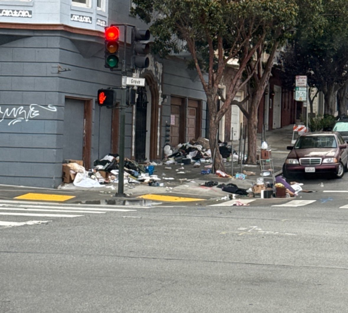 solve_sf's tweet image. Divis and Grove. Hoping to see some good photos from DPW after this gets cleaned up. 🙏
