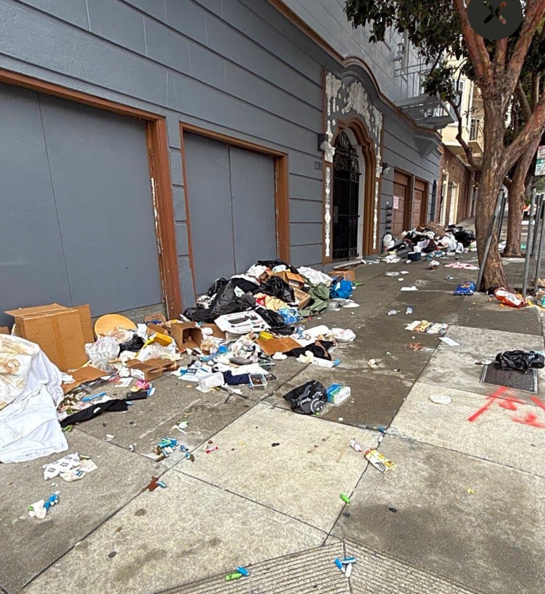 solve_sf's tweet image. Divis and Grove. Hoping to see some good photos from DPW after this gets cleaned up. 🙏