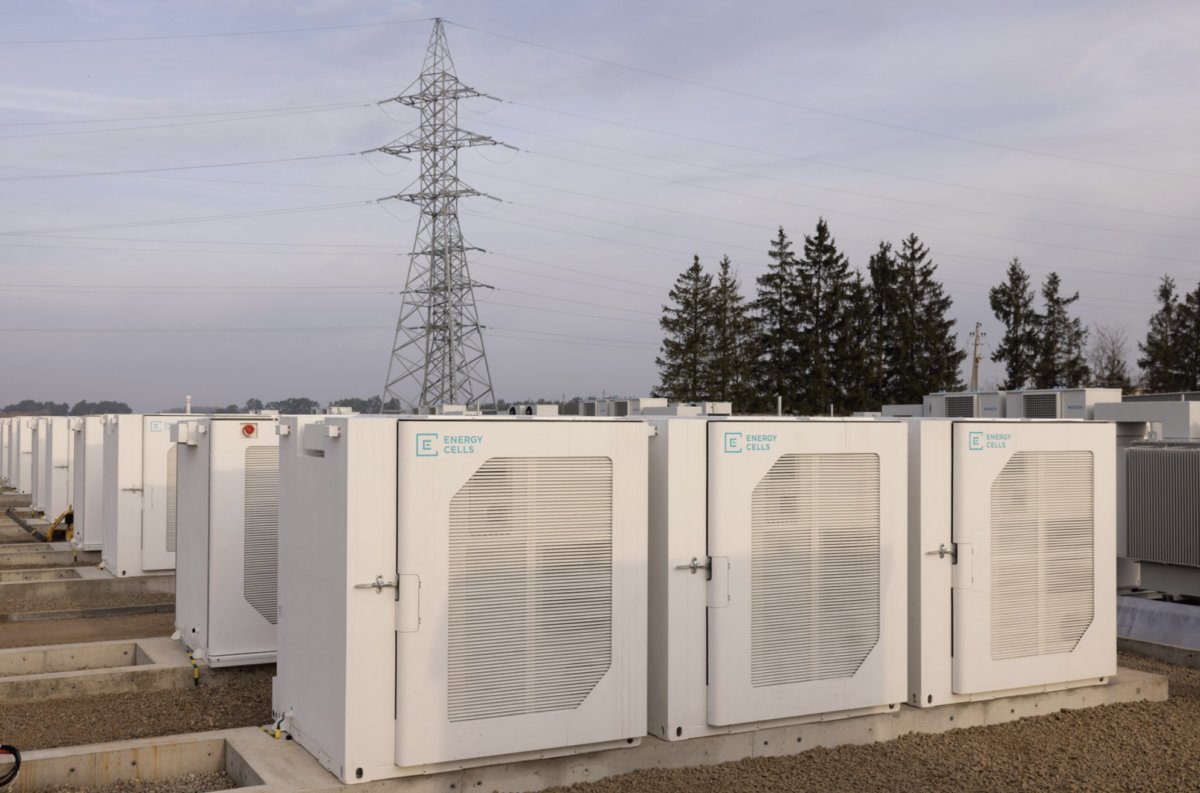 pvmagazine's tweet image. Lithuania expands energy storage scheme amid overwhelming interest: The Lithuanian Ministry of Energy and Environment has approved additional funding for its energy storage procurement program after strong… dlvr.it/TM6W2Z #Photovoltaics #EnergyStorage #RenewableEnergy