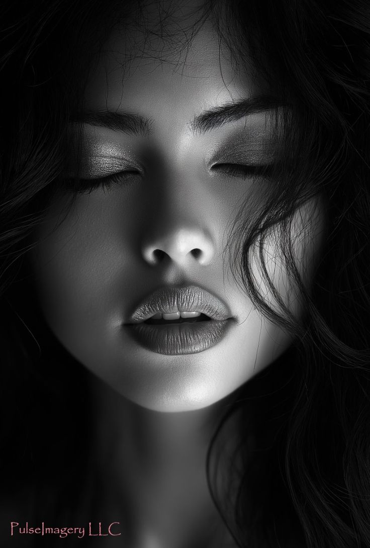 MaraIsabelRod19's tweet image. Te imagino despacio como se imagina lo prohibido y en mi piel te vuelves suspiro.