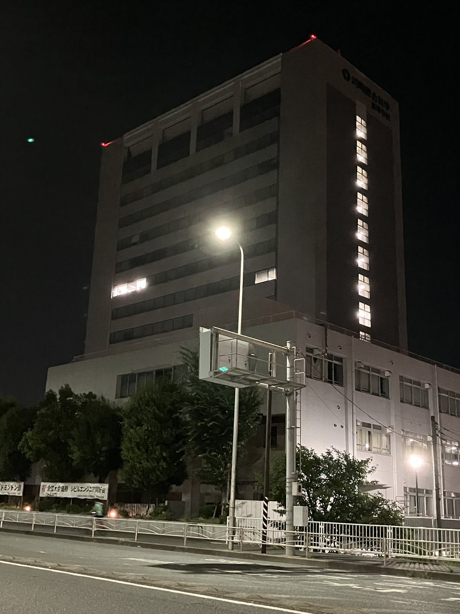 murakami_death's tweet image. 久しぶりにMomoさんに会いに行ってきました。
パフォーマンスタイム以外でも色々と話し込んで軽音学部の頃の話とか聞けました!
が、話に夢中で🍑画像何一つ撮ってませんでした。。
なので、修羅のアーケード街とワイ氏が卒業した高校でも