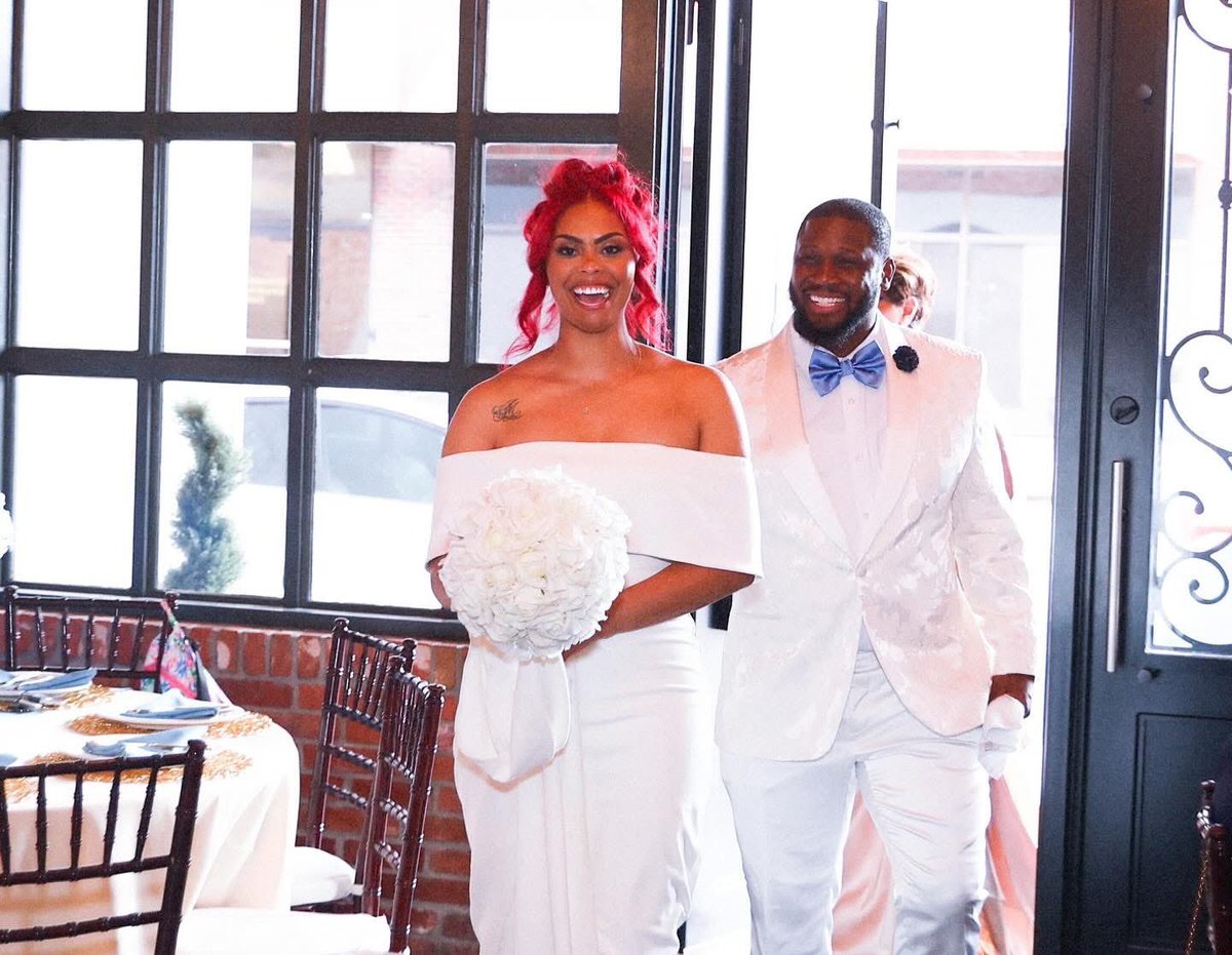 tweety_carterBU's tweet image. Happy Anniversary to my beautiful wife. Thank you for bringing so much peace to my life baby. We’ve been through a lot together and the love you give me is worth fighting for every single day. I pray we continue this journey called love and happiness forever #11years #Blessed