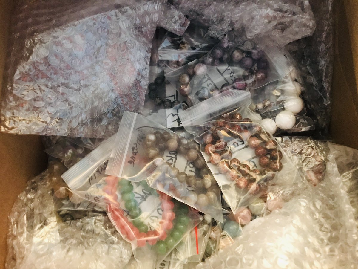 karmsdesu's tweet image. Hi all
In need of funds & clearing space. Been keeping thousands of crystals & gems for too long already.
Minimum of 5 randomly picked gem & crystal bracelets for RM75. The more the better. Hope to clear them before end of the year.
Serious buyers only. DM for more info. Tq