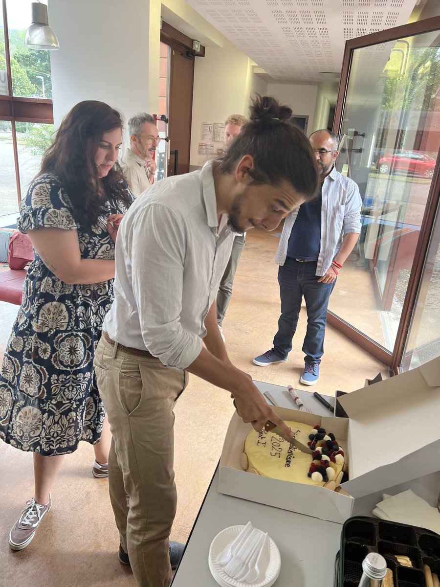 mnemosim's tweet image. Enjoying the traditional simulationism cake — including the traditional typos by the baker. 😅
