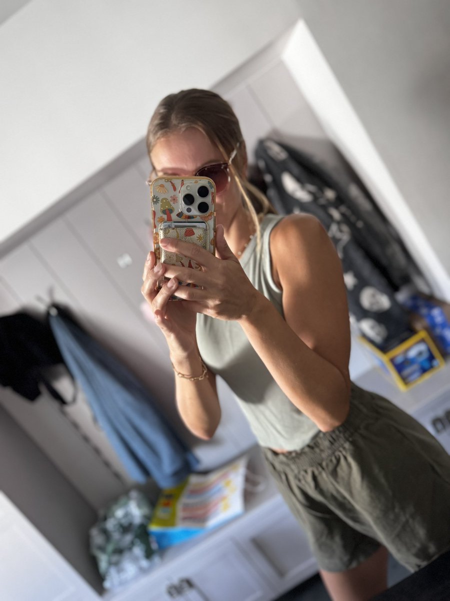M_oass's tweet image. Just realized that im going grocery shopping as og Lara Croft 🤣 i guess lesssgoo 🤣 (except for one thing>> 💀🤣)
GM!
