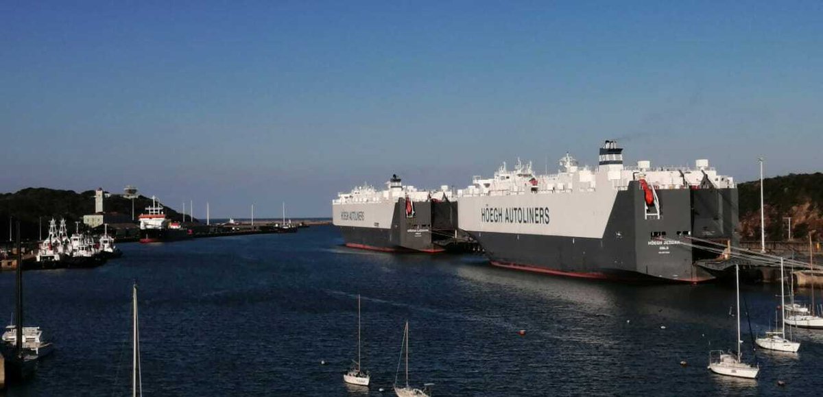 🇿🇦 East London Multi-Purpose Terminal handled its first transhipment vessels in 13 years, processing over 2,400 fully built units. The milestone follows a R60 million N-Berth upgrade enabling dual car carrier docking. 

railwaysafrica.com/news/the-east-…

#PortInfrastructure #Transhipment