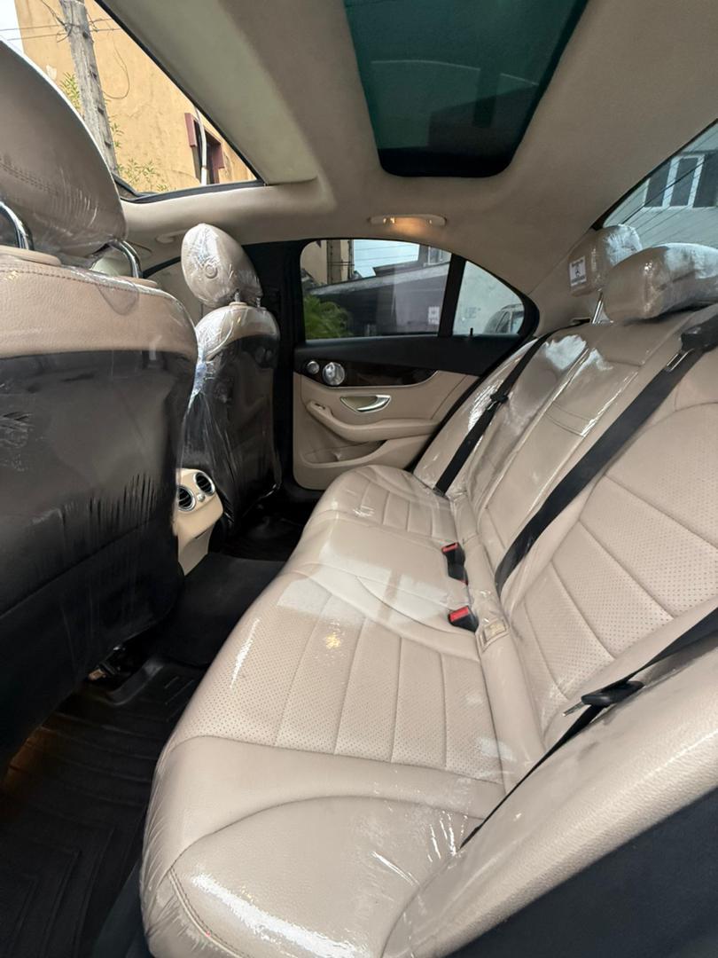 fab__david's tweet image. 🇺🇸 used 2015 🆙 2018 Mercedes Benz C300
Full Option
No check lights✔️
Panoramic roof✔️
Thumbstart✔️
Factory navigation & backup camera✔️
Clean factory dashboard✔️
Clean factory leather seat✔️
Untouched mileage
All exhaust catalysts are intact
23.5M
Lagos
08159640307