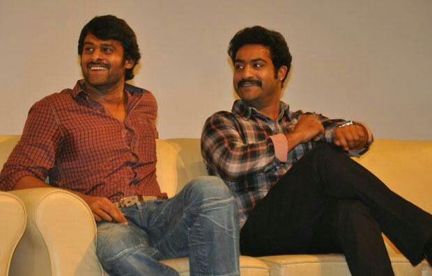 SivakishorePal7's tweet image. Ee twitter lo enni fan war lu
Ayyina banisatavam chinnappudu nundi naa ooha telisindi Mee iddariki aa banistavam chesa oopiri poye varaku meke banisatvam chesta inka❤️❤️💎🥹😍🫂🫂
#JrNTR𓃵 anna
#Prabhas𓃵 anna
#RajaSaab 
#War2