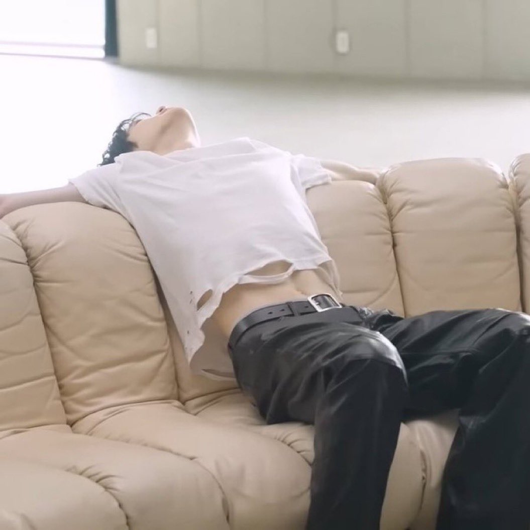 bbomal214's tweet image. 허리………….