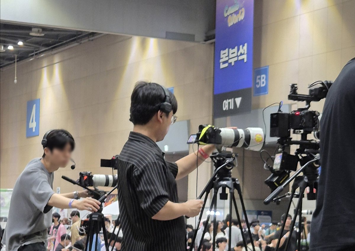 Seonphoto (@seonphoto) on Twitter photo ๐์ฝ๋ฏน์๋ ์คํ์คํ
์ด์ง ๋ฌด๋์ดฌ์ ํ๊ธฐ
์๋
ํ์ธ์, ํญ์ ๋ฌด๋ ์์์ ์ธ์ฌ๋๋ฆฌ๋ ์ฌ์ง์ฌ ์ ํฌํ ์
๋๋ค.
๊ทธ๋์ ์ ๋ง ํด๋ณด๊ณ ์ถ์ ๋ฌด๋ ์์ ์ดฌ์์ ๋๋์ด! ํด๋ดค์ต๋๋ค.
์์
๋ฐฉ์ก์ฒ๋ผ ๋ง๋ค์ด๋ณด๋ฉด ์ด๋จ๊น ํ๋ ์๊ฐ์ ํญ์ ์์๋๋ฐ ๊ทธ๋ฌ๋ ค๋ฉด ์ธ๋ ฅ์ด ๋ง์ด ํ์ํ๋ฐ, ์ด๋ฒ์ ์ข์ ๊ธฐํ๊ฐ ๋์ด ๋์์ ๐์ฝ๋ฏน์๋ ์คํ์คํ
์ด์ง ๋ฌด๋์ดฌ์ ํ๊ธฐ
์๋
ํ์ธ์, ํญ์ ๋ฌด๋ ์์์ ์ธ์ฌ๋๋ฆฌ๋ ์ฌ์ง์ฌ ์ ํฌํ ์
๋๋ค.
๊ทธ๋์ ์ ๋ง ํด๋ณด๊ณ ์ถ์ ๋ฌด๋ ์์ ์ดฌ์์ ๋๋์ด! ํด๋ดค์ต๋๋ค.
์์
๋ฐฉ์ก์ฒ๋ผ ๋ง๋ค์ด๋ณด๋ฉด ์ด๋จ๊น ํ๋ ์๊ฐ์ ํญ์ ์์๋๋ฐ ๊ทธ๋ฌ๋ ค๋ฉด ์ธ๋ ฅ์ด ๋ง์ด ํ์ํ๋ฐ, ์ด๋ฒ์ ์ข์ ๊ธฐํ๊ฐ ๋์ด ๋์์